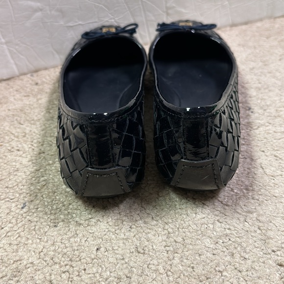 Women’s Tory Burch Woven Navy Patent Leather Flats Size 7M - Picture 3 of 4